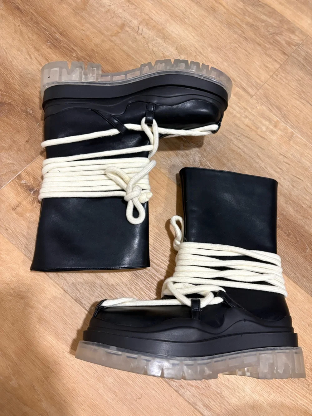 Akira Shibari tie boots